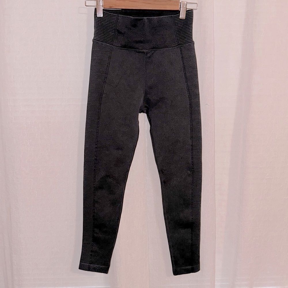 aerie 6 Black Vintage Wash Moto Style Crop Athletic Leggins 23”